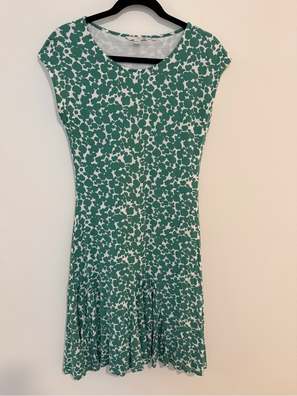 *LIKE NEW* Boden Green and White Floral Cap-Sleeve Dress w/ A-line Pleated Skirt